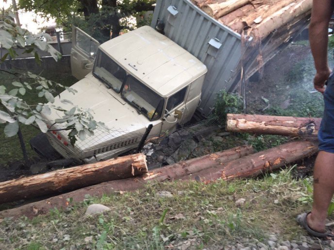 У мережі з’явились фото жахливої ДТП, яка сталась на Тячівщині – 03