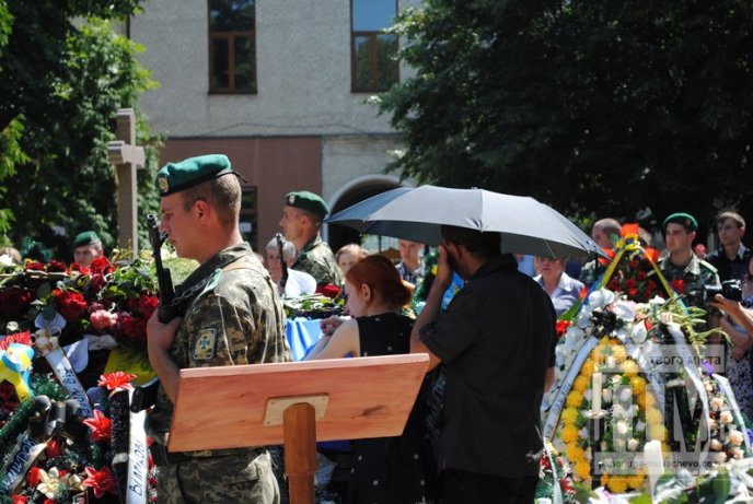 "Герої не вмирають!"У Мукачеві попрощалися з Вільгельмом Штольцелем, полеглим під Зеленопіллям (ФОТО) – 06