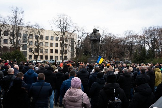 Діти втратили батька: поховали приватного підприємця, який загинув на війні – 07