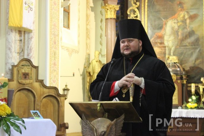 Яскраве святкування Дня святого Мартина у Мукачеві: парад ліхтариків, лицарські бої та вогняне шоу – 08 Яскраве святкування Дня святого Мартина у Мукачеві: парад ліхтариків, лицарські бої та вогняне шоу – 08