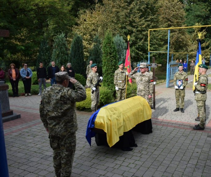 На Закарпатті попрощалися із земляком, який загинув на Луганщині – 03