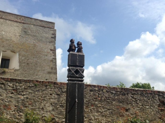 У Мукачеві з’явилась міні-скульптура Ілони Зріні – 02 У Мукачеві з’явилась міні-скульптура Ілони Зріні – 02