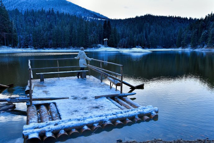 Інтернет-користувачів вразили "зимові" фотографії озера Синевир – 06
