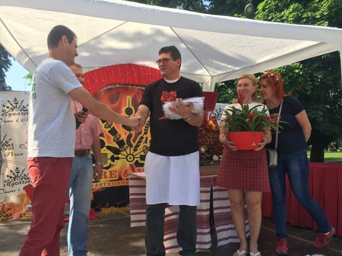 У Мукачеві визначили переможця третього фестивалю «Огинь і мнясо» – 13