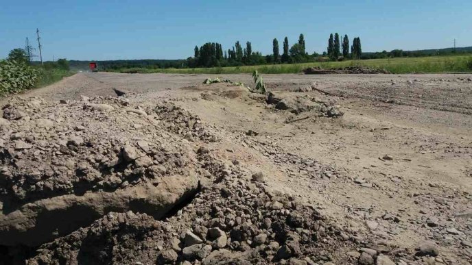 У мережі показали фото шокуючого стану дороги Пряшівської об’їзної у Мукачеві – 01
