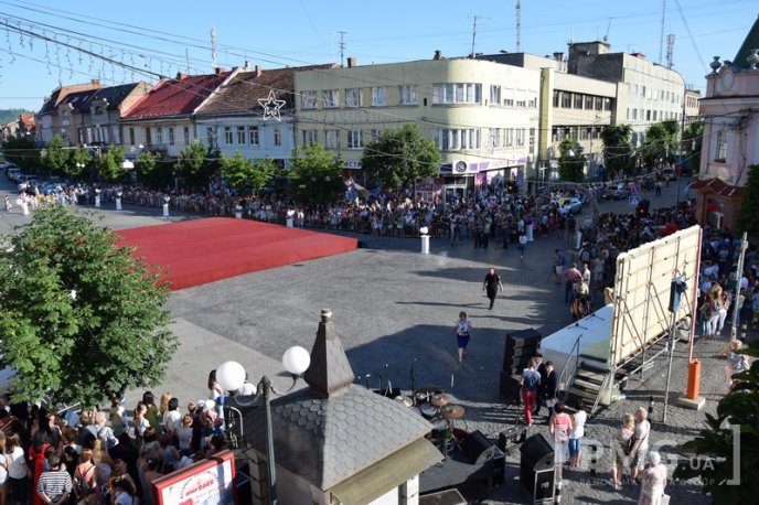 У Мукачеві стартував парад випускників – 04