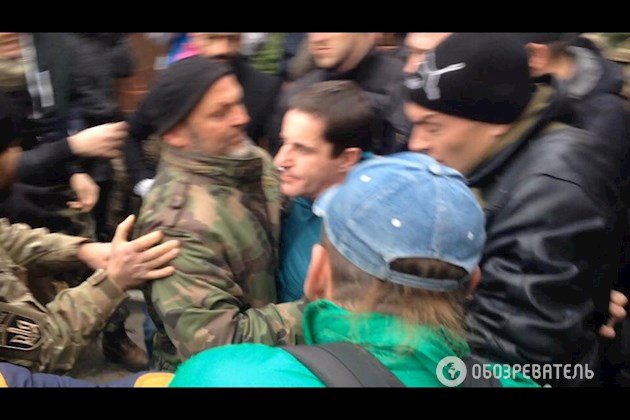 У Києві мало не побили чиновника, який родом із Закарпаття – 01