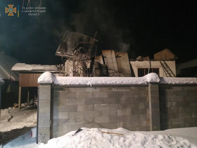 Серед ночі у селі спалахнула велика пожежа – 01 Серед ночі у селі спалахнула велика пожежа – 01