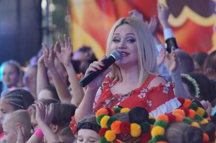 У Мукачево завітали відома співачка та хореограф – 10