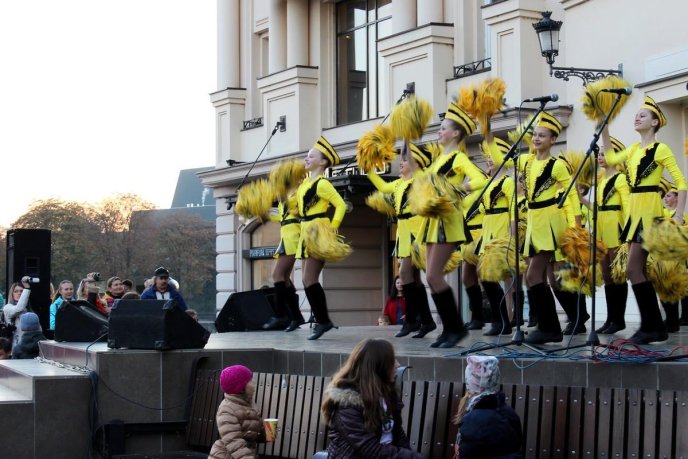 В Ужгороді стартували масштабні творчі змагання "Яскрава країна", в яких задіяно понад 1200 учасників – 02