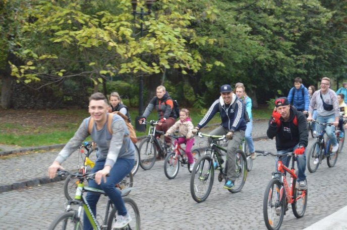 В Ужгороді відбувся велозаїзд "Night Ride" у светрах – 07