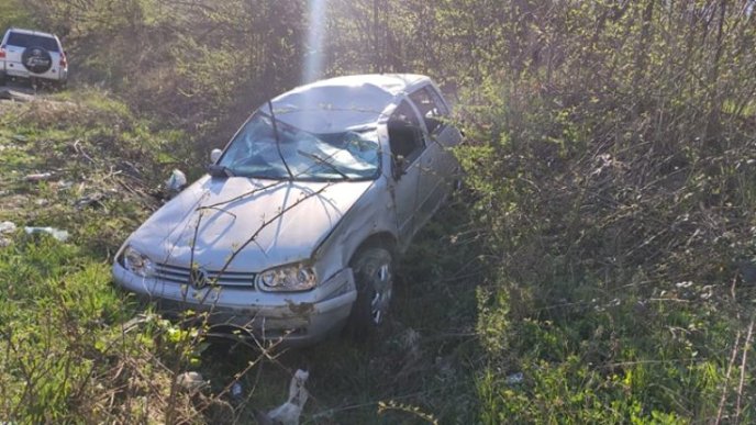 Напередодні Великодня автівка перекинулася на дах – 03