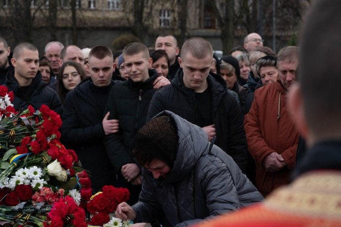 Залишились двоє синів: в Ужгороді поховали військового – 05