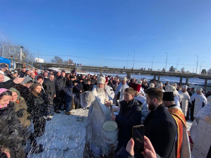 Як у Мукачеві митрополит Феодор воду освячував – 03 Як у Мукачеві митрополит Феодор воду освячував – 03