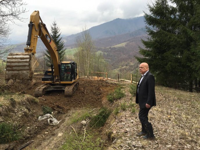 У Міжгірському районі триває будівництво двох автодоріг із ґрунтовим покриттям – 02