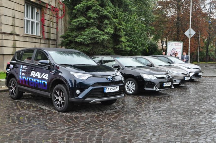 Автосалон просто неба влаштували в Ужгороді – 04