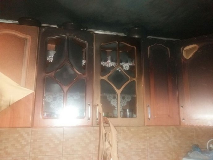 Дівчина готувала їжу і ледь не спалила будинок – 01
