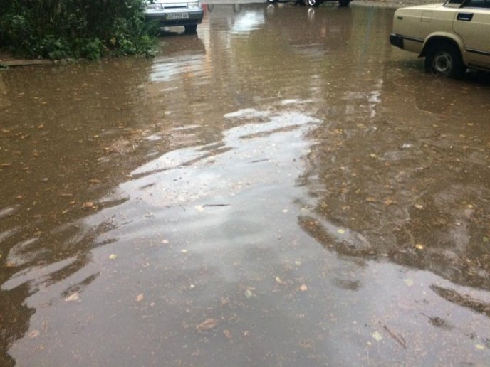 Наслідки негоди: вулиці Мукачева перетворилися на ріки – 06