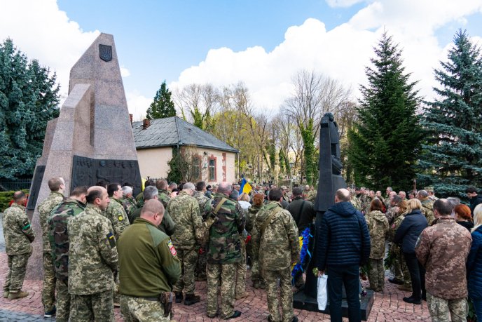 На Пагорбі Слави в Ужгороді поховали загиблого на війні Максима Дубового – 02