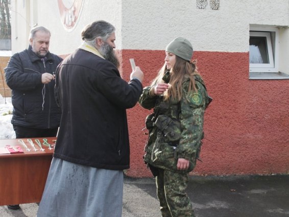 Четверо закарпатських кінологів разом зі службовими собаками вирушили у Маріуполь – 06