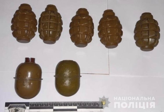 Поліцейські заблокували канал постачання зброї на територію Закарпаття – 06 Поліцейські заблокували канал постачання зброї на територію Закарпаття – 06