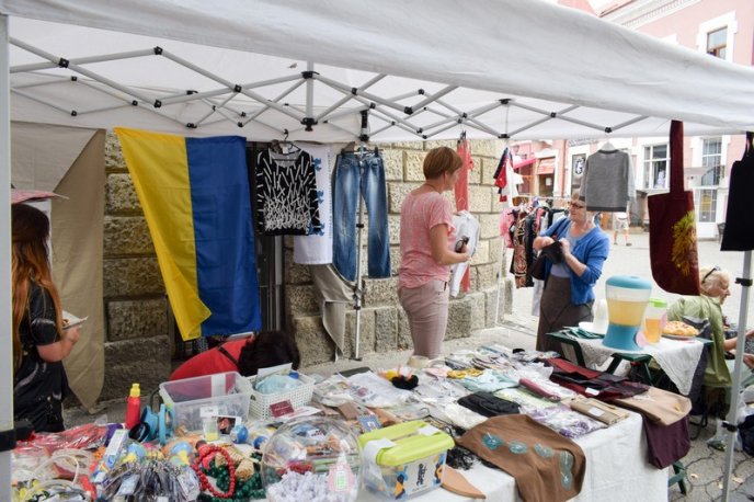 Сири, м’ясо, вино та мед: як в Ужгороді Петрівський ярмарок проходить – 09 Сири, м’ясо, вино та мед: як в Ужгороді Петрівський ярмарок проходить – 09
