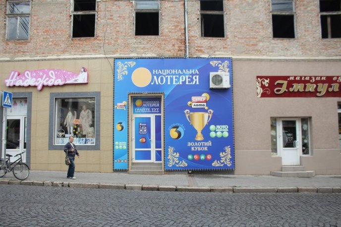 У Мукачеві демонтують 6 об’єктів зовнішньої реклами – 01