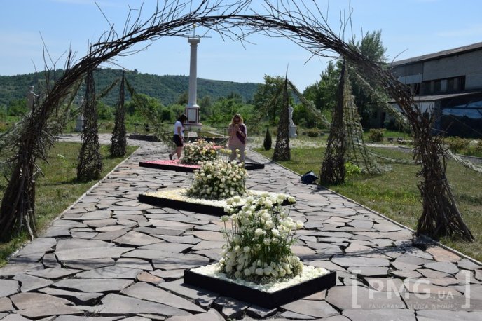 У Чинадієві стартував квітковий фестиваль "Кохання в Сент-Міклош" – 08