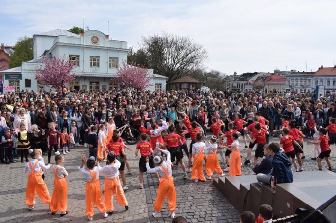 На площі Театральній в Ужгороді відбувся цікавий захід – 07