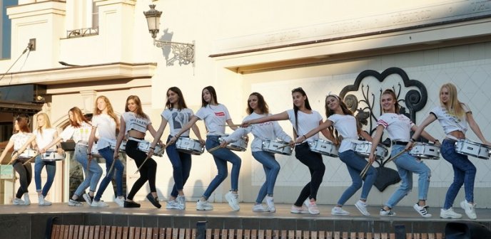 Ужгород розбудили незвичним флешмобом – 04 Ужгород розбудили незвичним флешмобом – 04