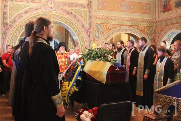 У Мукачеві попрощались з бійцем 128-ї бригади Олександром Павлюком – 07