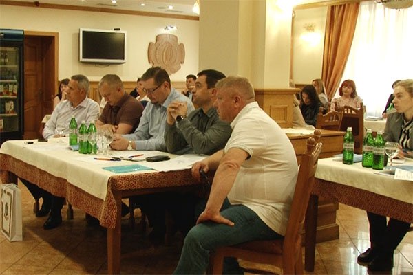 У Рахові для фахівців сфери публічних закупівель провели навчання – 03