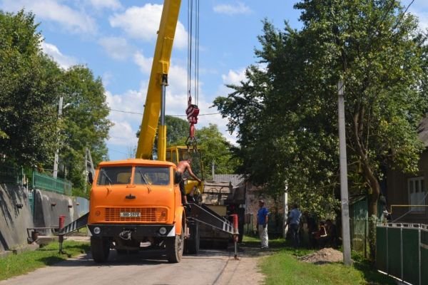 На Тячівщині триває будівництво автомобільних доріг, які з’єднають села – 08