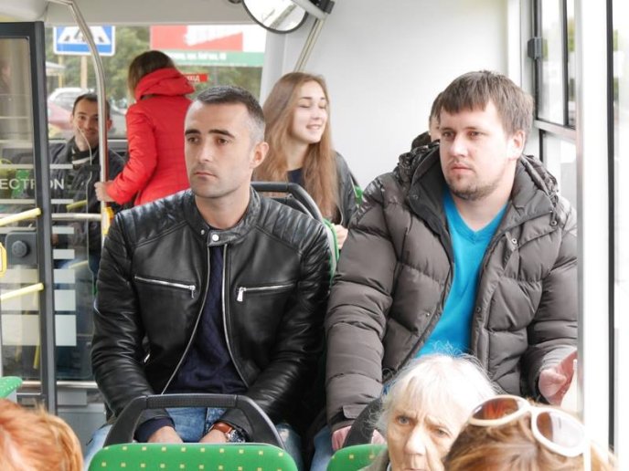 В Ужгороді новий автобус не зміг проїхати під залізничним мостом – 10