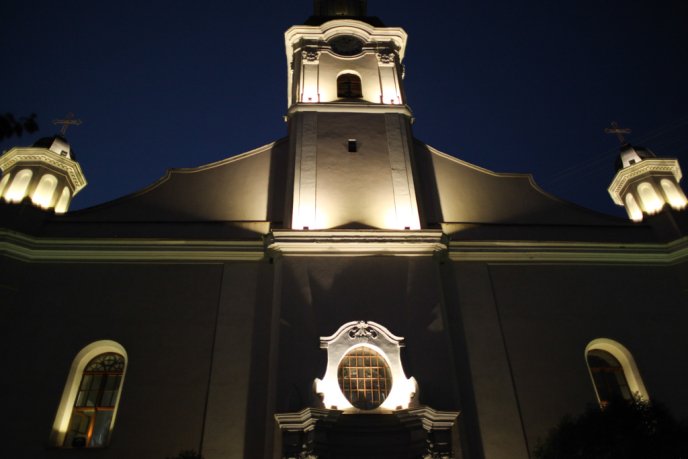 В Ужгороді урочисто ввімкнули нове підсвічування римо-католицького костелу – 09