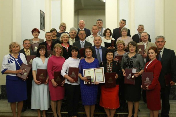 Голова Верховної Ради вручив закарпатській виховательці нагороду  – 01 Голова Верховної Ради вручив закарпатській виховательці нагороду  – 01