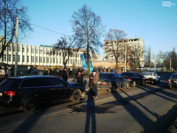 Аварія в Ужгороді: зіткнулися одразу 4 машини – 03