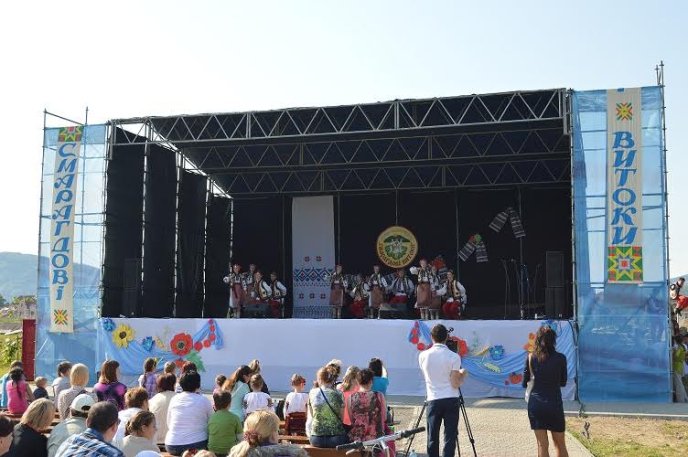 Молоді таланти Рахівщини взяли участь у фестивалі-конкурсі "Смарагдові витоки" – 04