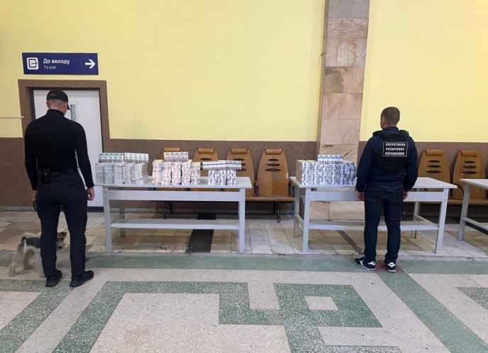 Прикордонники розповіли про випадок, який стався в потязі «Чоп — Відень» – 01 Контрабандні сигарети