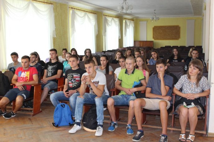 Мукачівські студенти зустрілись із патрульними поліцейськими – 05