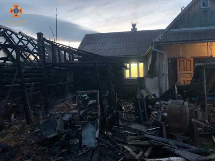 У селищі на Рахівщині вночі вирувала велика пожежа – 04