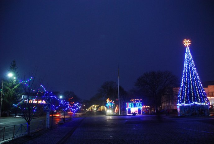 Головну новорічну ялинку району запалили в Іршаві – 15