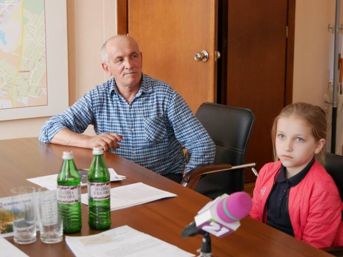 Водія маршрутки, який дверима придавив 4-річну дівчинку, відсторонили від роботи – 02