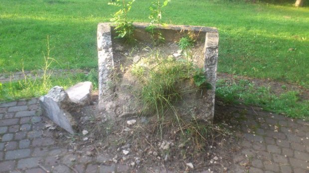 Колись доглянутий парк імені Масарика в Ужгороді занепадає – 07