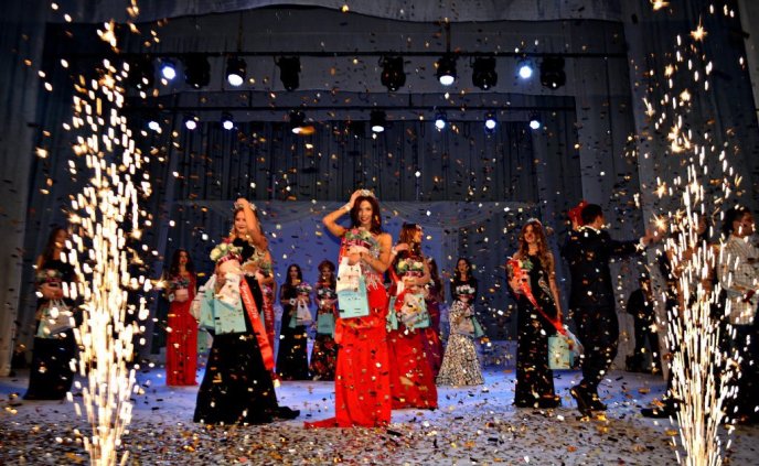 Як обирали найгарнішу дівчину Ужгорода – 01