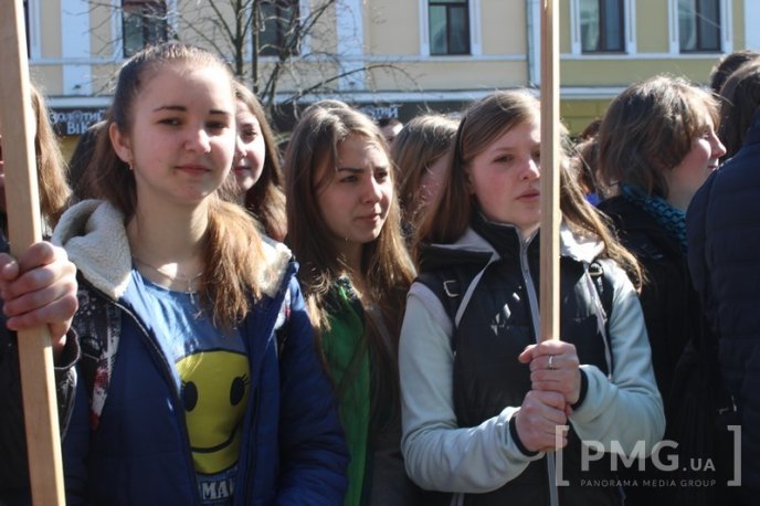 Протести у центрі Мукачева: сутички, заблокована ратуша та крики "Ганьба" в адрес мера – 14