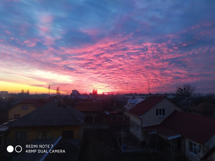 Червоне небо: ужгородці поділились фотографіями чарівної краси вечірнього неба – 07 Червоне небо: ужгородці поділились фотографіями чарівної краси вечірнього неба – 07