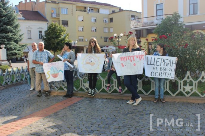 Протести під Ратушею: мукачівці протестують проти реорганізації еколого-натуралістичного центру – 06