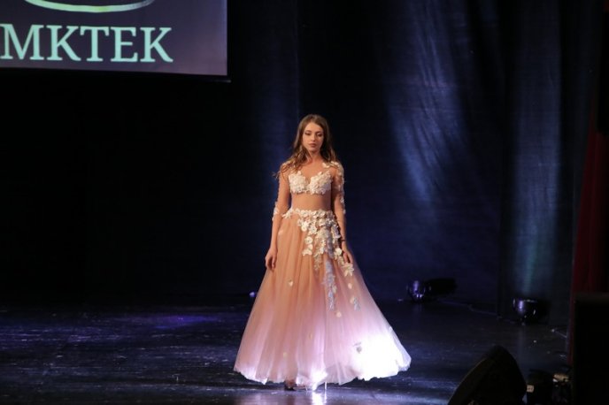 У Мукачеві визначили володарку титулу конкурсу краси "Міс МКТЕК 2018" – 60