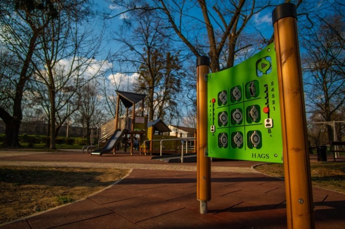 В одному з парків Мукачева облаштували новий дитячий майданчик – 07